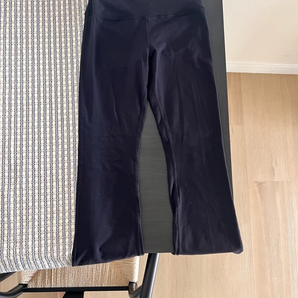 Alo Black Flare Leggings - Picture 4 of 6
